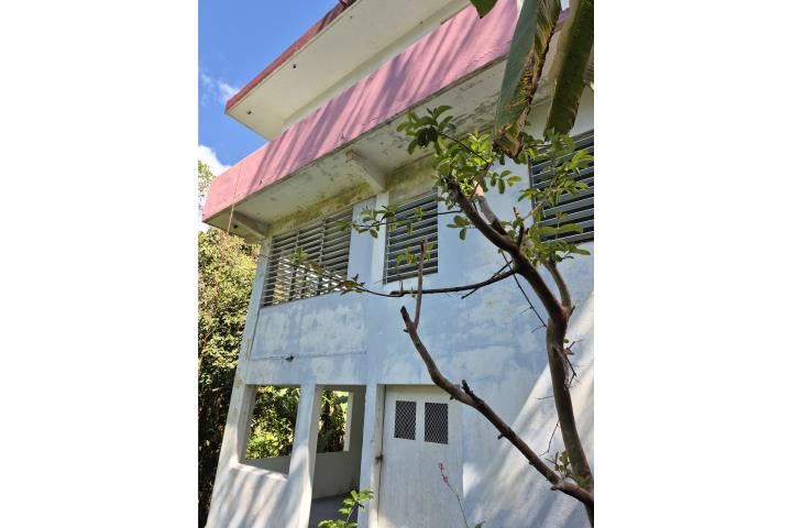 Casa amplia en el Bo Cialitos, Ciales