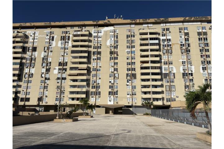 Cond. Golden Tower Carolina