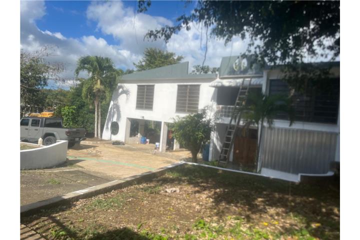 Casa con 1.3 cuerdas de terreno