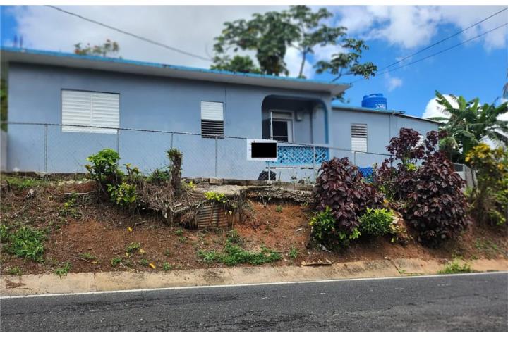 Casa en Urb Montebello Lares.