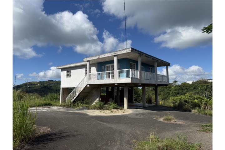 Casa en columnas con 3 cuerdas de terreno.