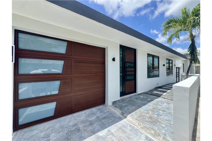 Casa remodelada en Luquillo cerca la Pared