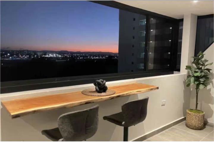 Beach Front 3bed 2bath 2parking 587k