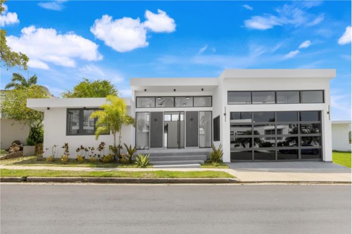 SantanderSt, Torrimar, Guaynabo: $1,750,000