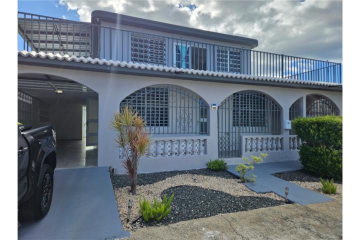 Tremenda Propiedad en Villa Carolina $350mil