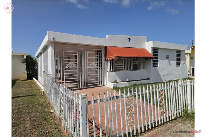 House in Paseos Reales, Arecibo