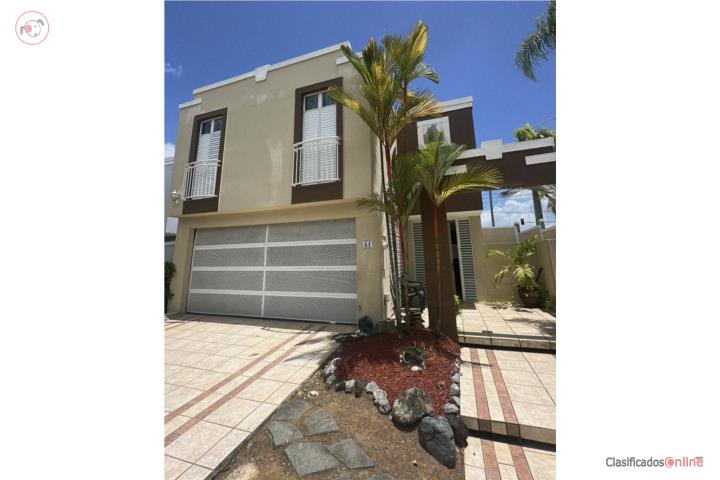 House in Adoquines, San Juan - Río Piedras