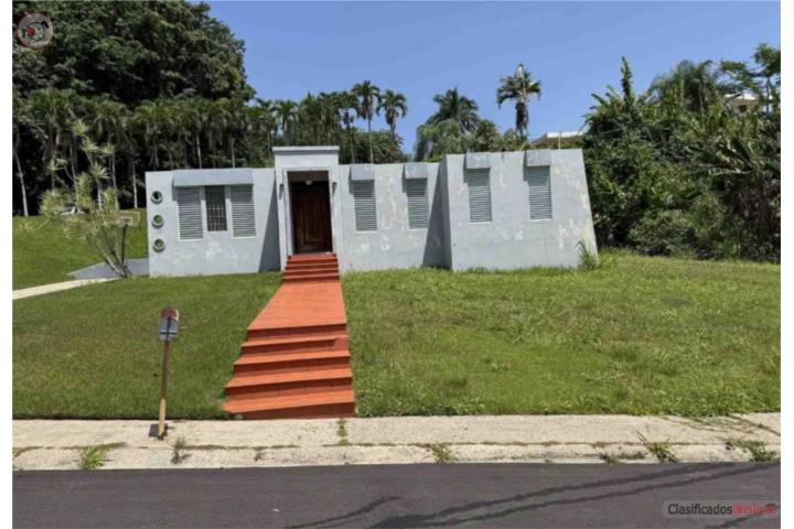 Urb. San Martin casa esquina cerca del pueblo