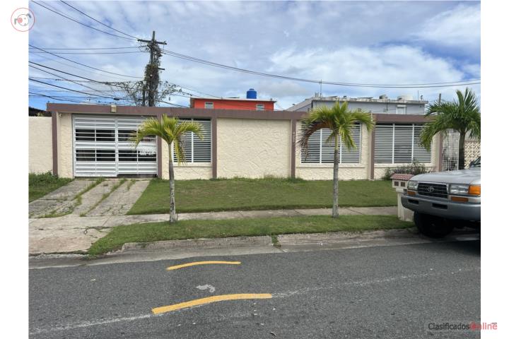 Paradise Hills - 5 Bedrooms - 3.5 Bathrooms