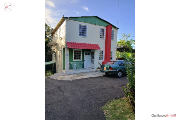 Casa de tres plantas y síes y media de terren