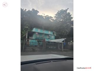 CASA MADERA Y CEMENTO CERCA DE OULETS...