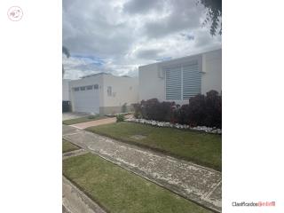 Urb. Paraiso de Coamo 3 cuartos dos b...