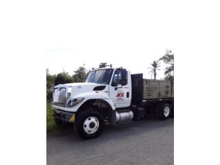 Chofer entrega materiales de Construccion 