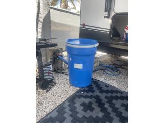 Zafacones Rubber Made nuevos con tapa $30.00, Puerto Rico