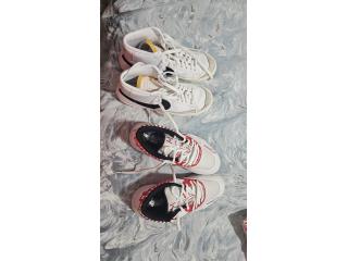 Dos pares de tennis unos Melo y unos Blazer