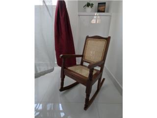 Mecedora-Sillon para nios de madera y mimbre, Puerto Rico