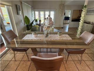 Juego de comedor de cuatro sillas como nuevo