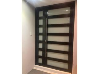 Puerta doble de aluminio con cristales verdes