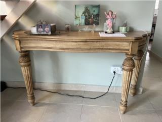 Mesa de recibir y dos ottoman