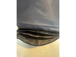 Bulto de mano en cuero negro
