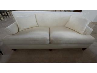 Sofá beige en excelente estado — ¡Solo $200!
