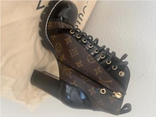 Ladies 9 1/2  StarTrail ankle high boots , Puerto Rico