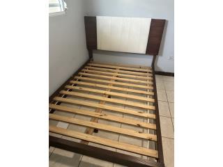 Juego de cuarto en madera sólida $120.00