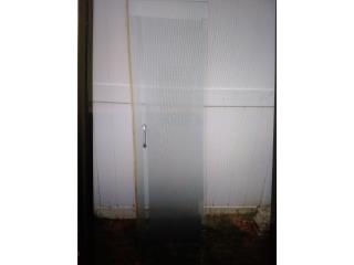Se regala puerta de baño en cristal 30x72