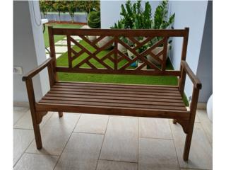 Dos sofas de madera de terraza