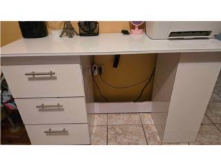 ESCRITORIO EN PVC 