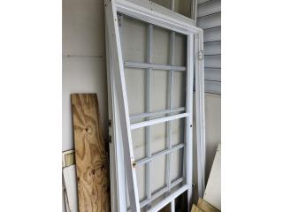Varias puertas de screens