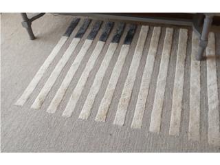 Alfombra crema con un diseno, Puerto Rico