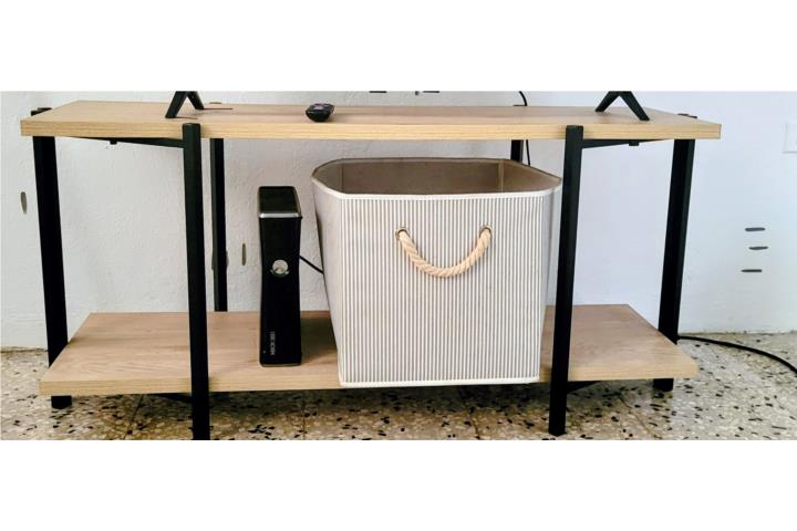 Mesa Tv y caja decorativa