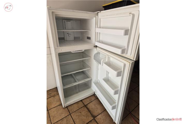 Nevera espaciosa Midea, bnas condiciones $250, Puerto Rico