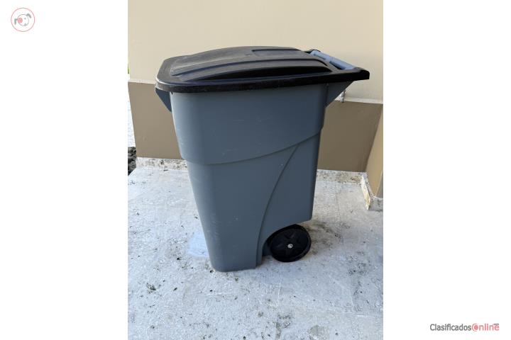 Rubbermaid 50 Gallon Trash Can, Puerto Rico