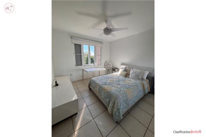 Cama queen size de ambiente moderno, Puerto Rico