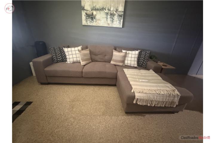 Sofa Chaise, cómo nuevo solo $550, Puerto Rico