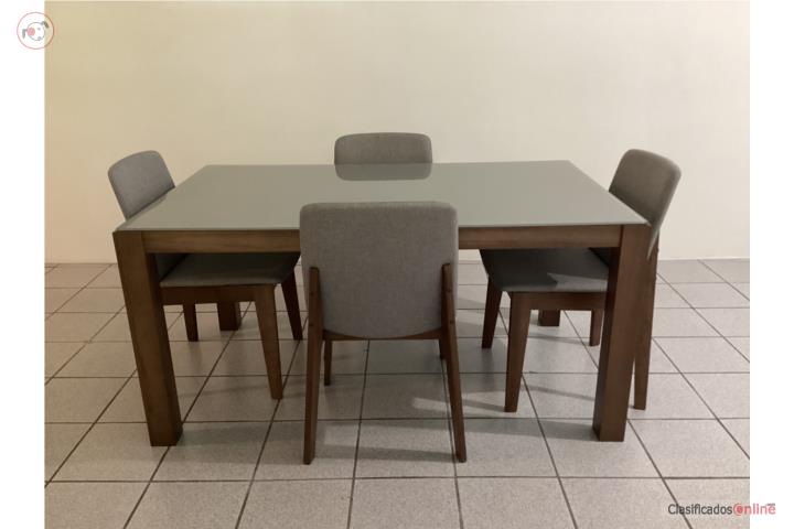 Juego de Comedor mesa y 4 sillas como nuevo, Puerto Rico