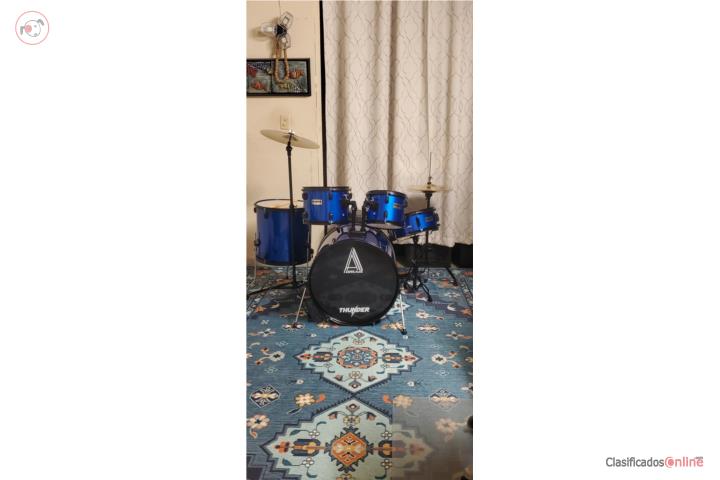 Batería acústica marca Thunder azul metalico, Puerto Rico