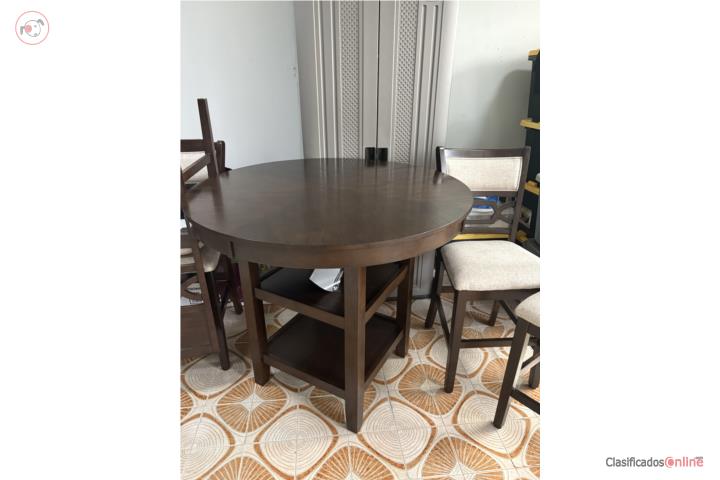 Se vende juego de comedor en madera, Puerto Rico