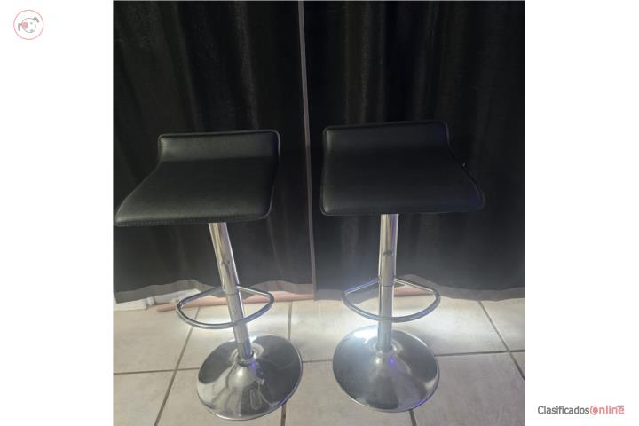 2 Stool color negro , Puerto Rico