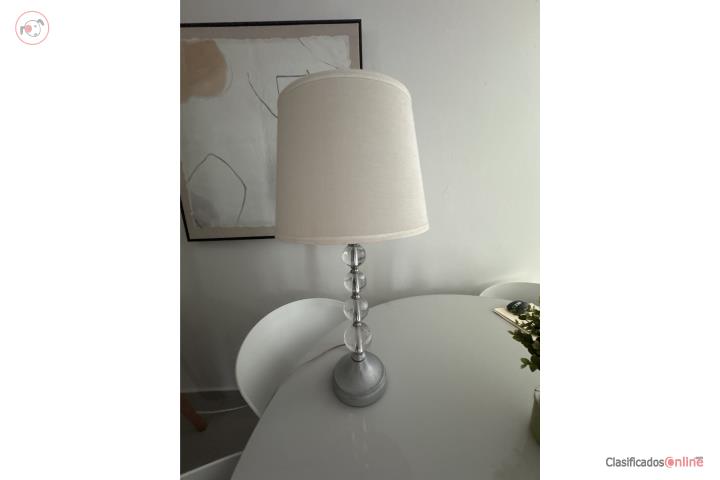 Elegante lámpara de mesa, Puerto Rico