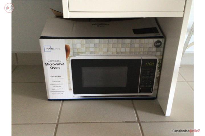 Microhondas Blanco en Caja, Puerto Rico
