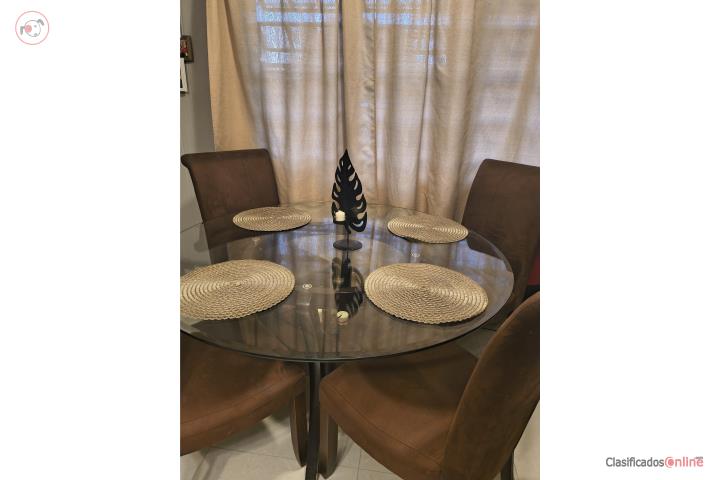 Juego de comedor de 4 sillas., Puerto Rico