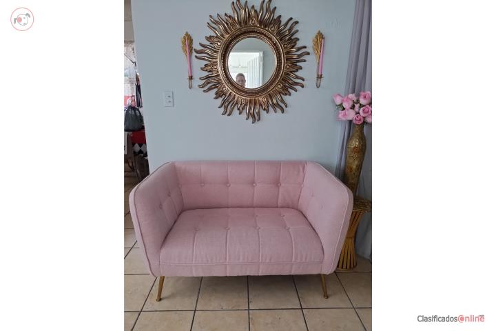 Loveseat color rosa, Puerto Rico