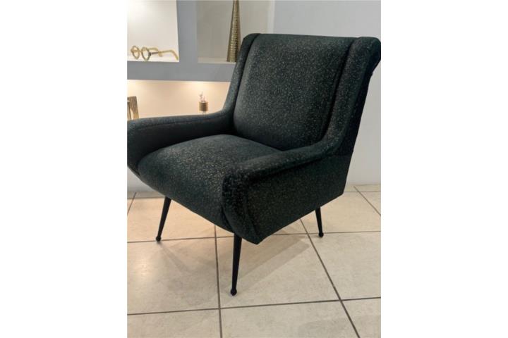 Silla de sala color verde y print dorado