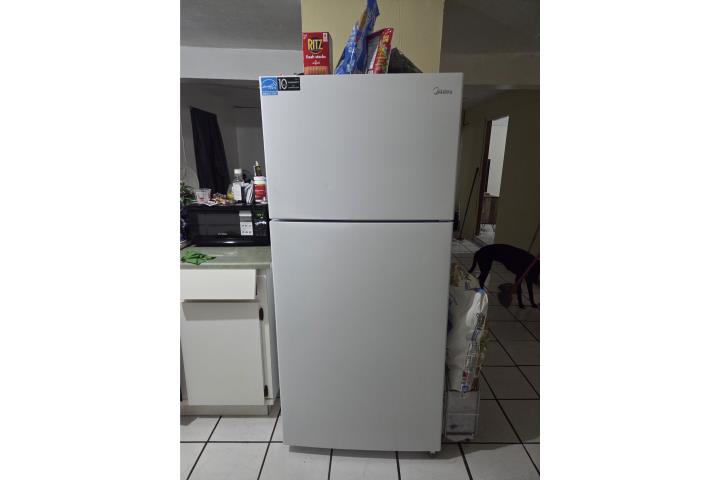 Se vende nevera Midea de 18.15 pies cúbicos