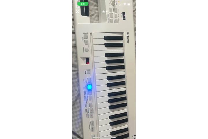 Roland Lucina AX-09 (Kytar)