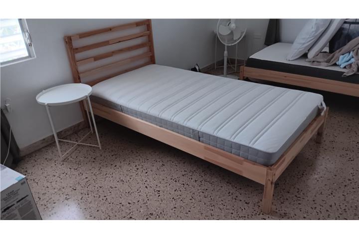 cama twin y mesita IKEA