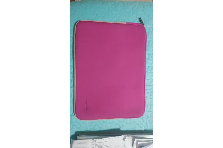 Cover / bulto para laptop de color fushia
